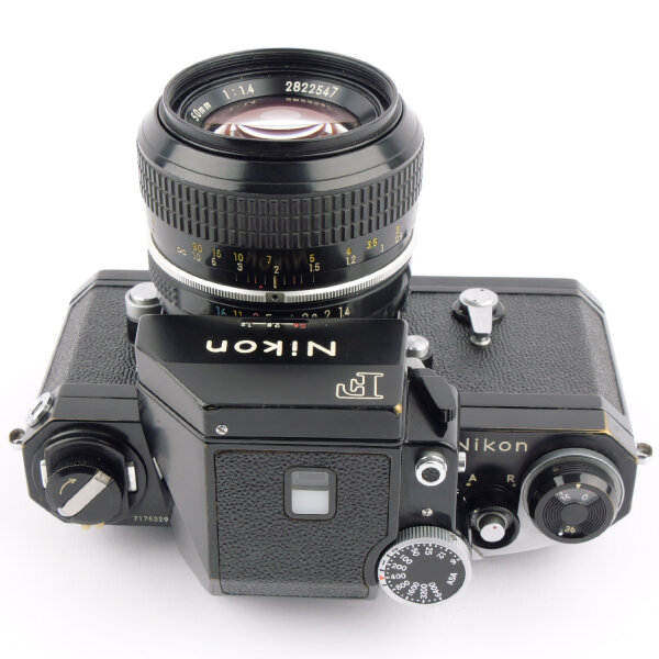 Nikon F Photomic Black w. Nikkor 1.4/50mm