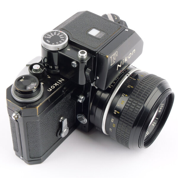 Nikon F Photomic Black w. Nikkor 1.4/50mm