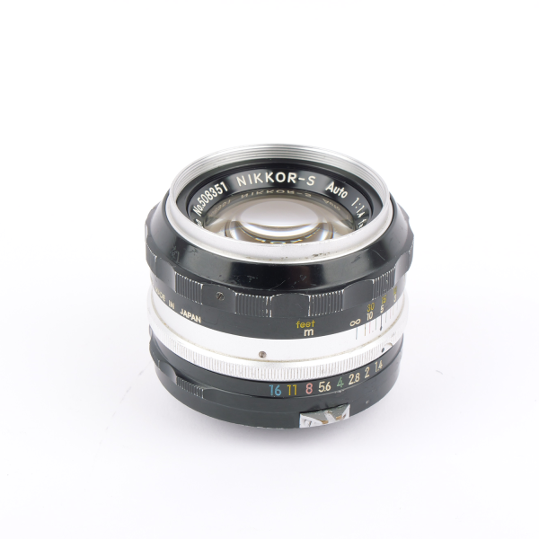 Nikon F2 + MD-2 + MB-1+ DP-1 w. Nikkor-S 1.4/50mm