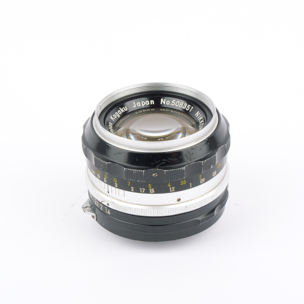 Nikon F2 + MD-2 + MB-1+ DP-1 w. Nikkor-S 1.4/50mm