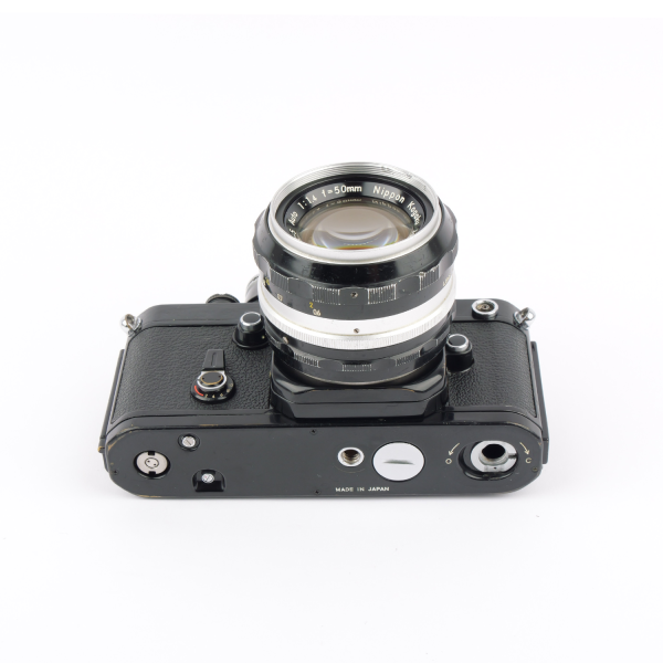 Nikon F2 + MD-2 + MB-1+ DP-1 w. Nikkor-S 1.4/50mm