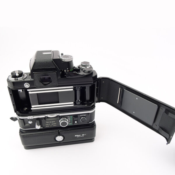 Nikon F2 Photomic + MD-1 + MB-1 + DP-1  w. Nikkor S.C 1.4/50mm