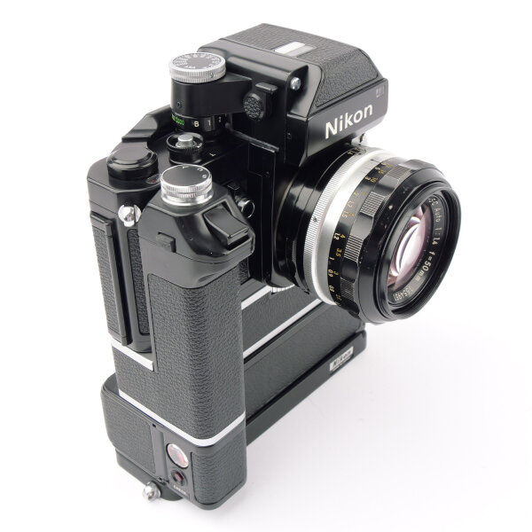 Nikon F2 Photomic + MD-1 + MB-1 + DP-1  w. Nikkor S.C 1.4/50mm