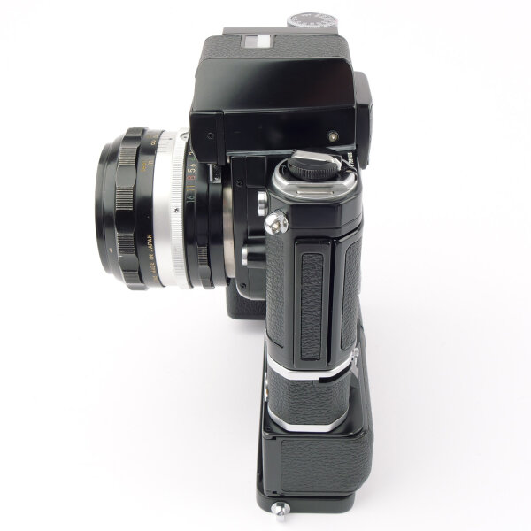 Nikon F2 Photomic + MD-1 + MB-1 + DP-1  w. Nikkor S.C 1.4/50mm