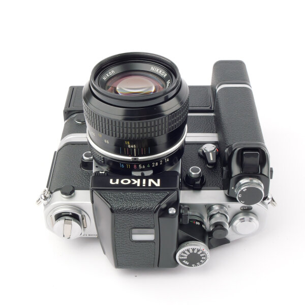 Nikon F2 Photomic A + MD-1 + MB-1 + DP-11  w. Nikkor Ai 1.4/50mm MINT
