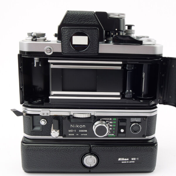 Nikon F2 Photomic A + MD-1 + MB-1 + DP-11  w. Nikkor Ai 1.4/50mm MINT