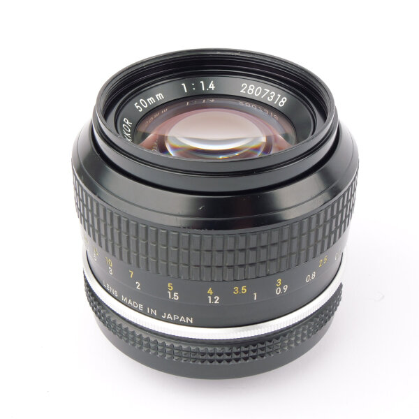 Nikon F2 Photomic A + MD-1 + MB-1 + DP-11  w. Nikkor Ai 1.4/50mm MINT