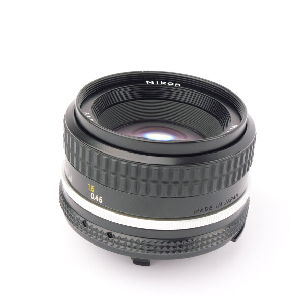 Nikon F2 Photomic A + MD-2 + MB-1 + DP-1 + DL-1 w. Nikkor Ai 1.8/50mm