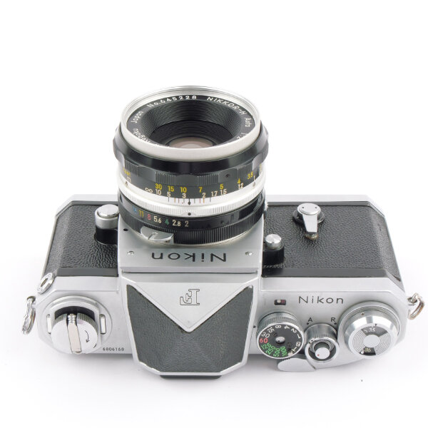 Nikon F Eyelevel + Nikon Clip on Meter III w. Nkkor-H 2/50mm