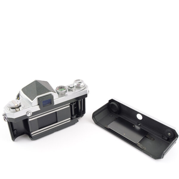 Nikon F Eyelevel + Nikon Clip on Meter III w. Nkkor-H 2/50mm