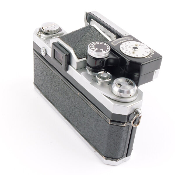 Nikon F Eyelevel + Nikon Clip on Meter III w. Nkkor-H 2/50mm