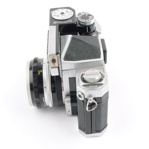 Nikon F Eyelevel + Nikon Clip on Meter III w. Nkkor-H 2/50mm