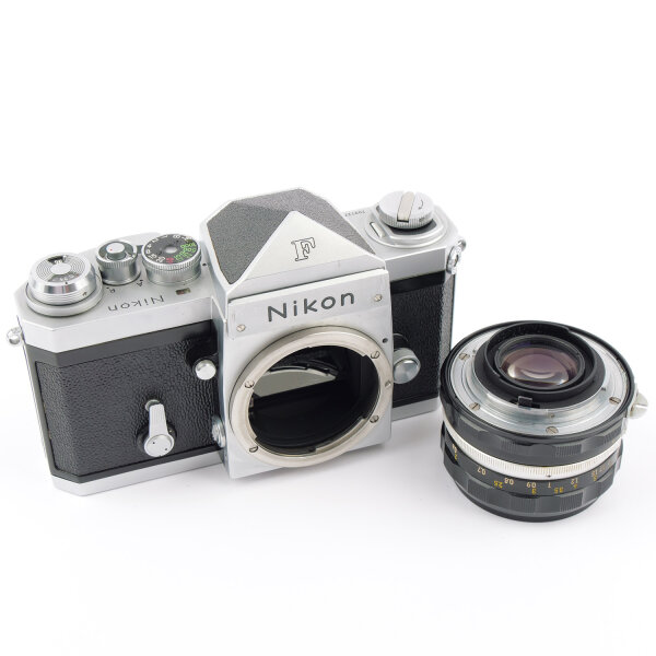 Nikon F Eyelevel w. Nkkor-H.C 2/50mm