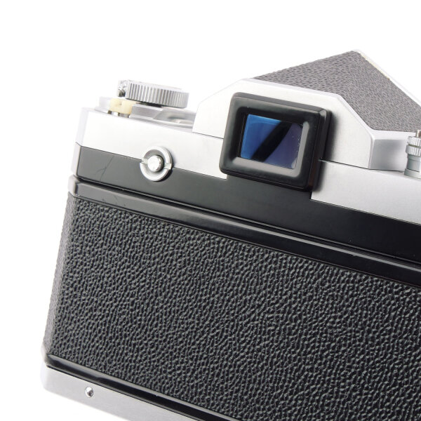 Nikon F Eyelevel w. Nkkor-H.C 2/50mm