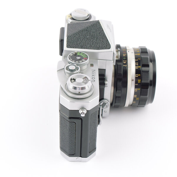 Nikon F Eyelevel w. Nkkor-H.C 2/50mm