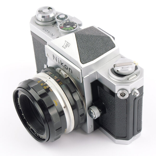 Nikon F Eyelevel w. Nkkor-H.C 2/50mm
