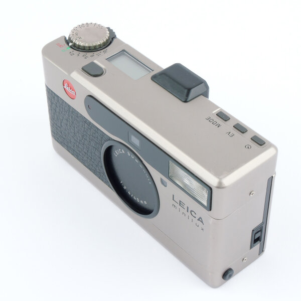 Leica Minilux Summarit 2.4/40mm 35mm Point & Shoot