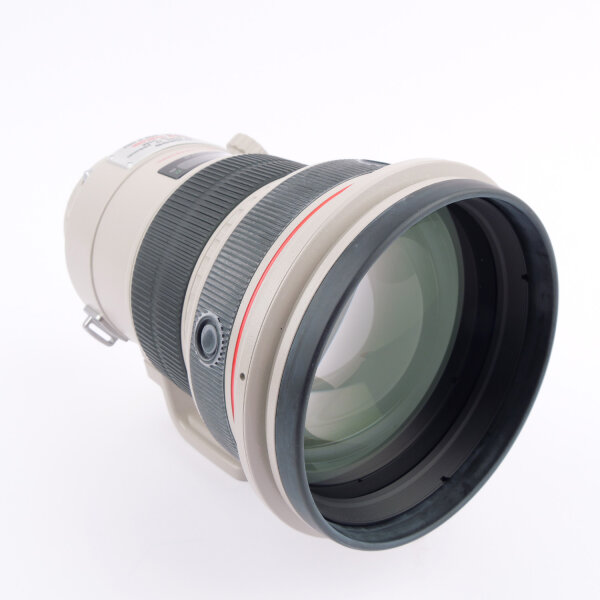 Canon EF 2/200mm L IS USM w. Case MINT
