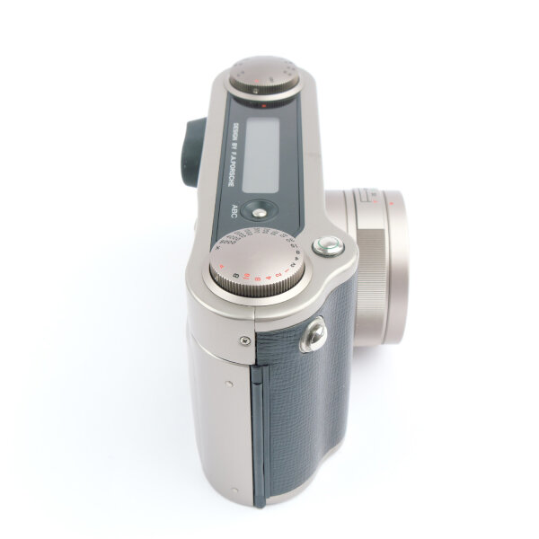 Rollei QZ 35 T by F.A. Porsche DEFECTIVE