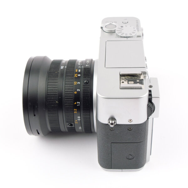 Leica Digilux 2 DC Vario-Summicron 1:2.0-2.4/17-22.5 NOTTESTED